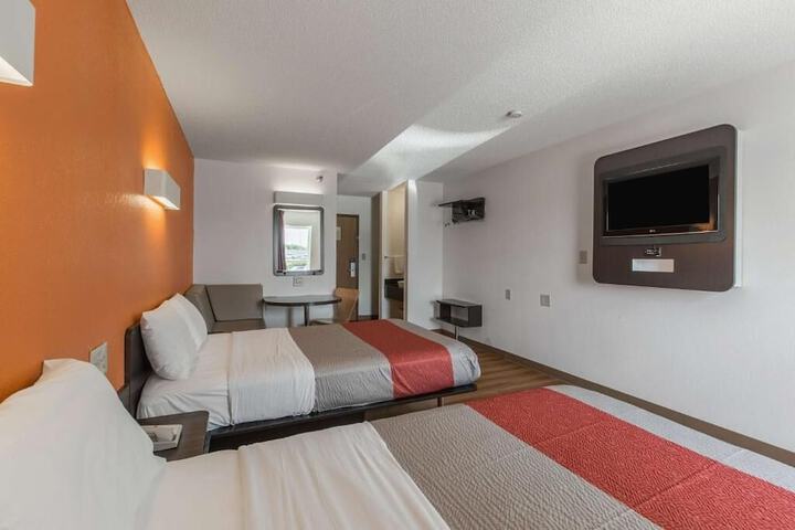 Room 33 of 40