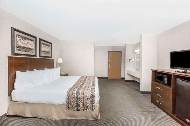 Room 17 of 19