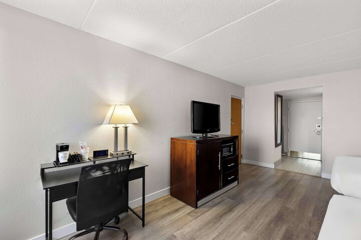 Best Western Luxbury Inn Fort Wayne