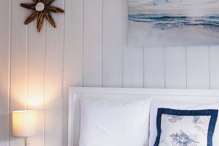 Tillicum Beach Motel (Deanes Oceanfront Lodge)