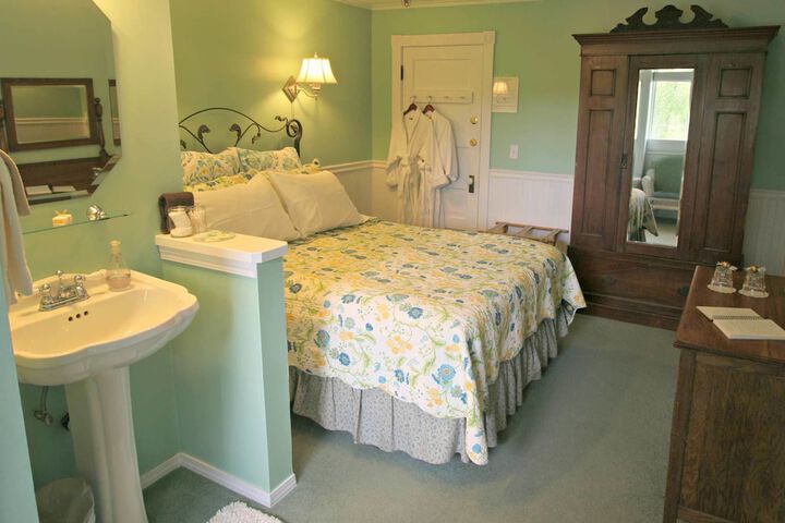 Room 11 of 30