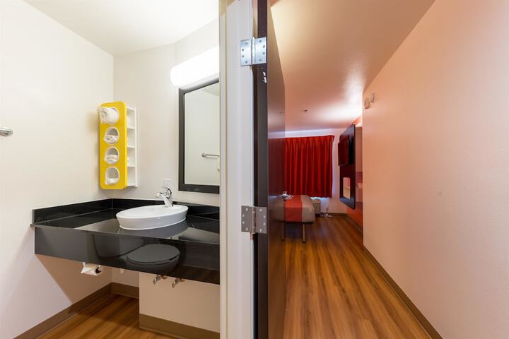 Room 30 of 38