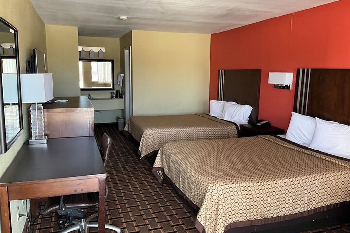 Executive Inn & Suites