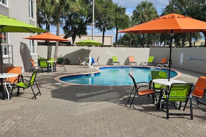La Quinta Inn & Suites by Wyndham Deerfield Beach I-95
