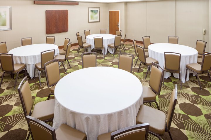 Holiday Inn Manchester Airport by IHG