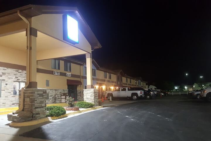 Americas Best Value Inn & Suites Harrisonville