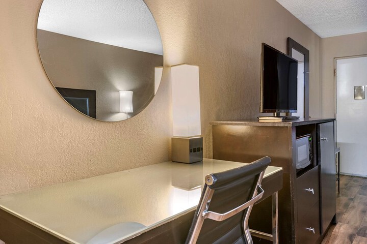 Room 5 of 23