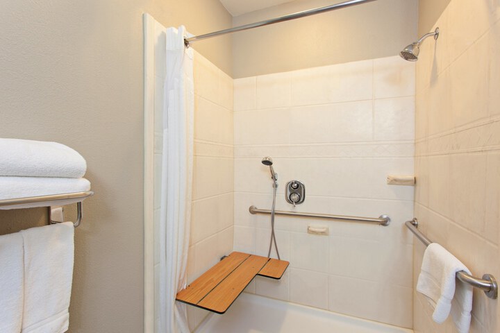 Room 13 of 28