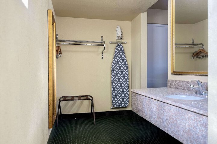 Room 10 of 25