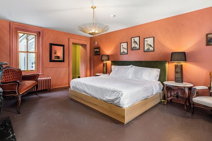 Room 17 of 22