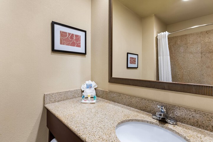 Comfort Suites Yukon - SW Oklahoma City
