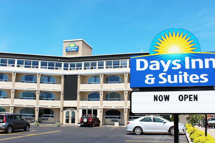 Days Inn & Suites by Wyndham North Bay Downtown