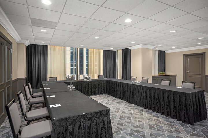 The Marquette Hotel Curio Collection by Hilton