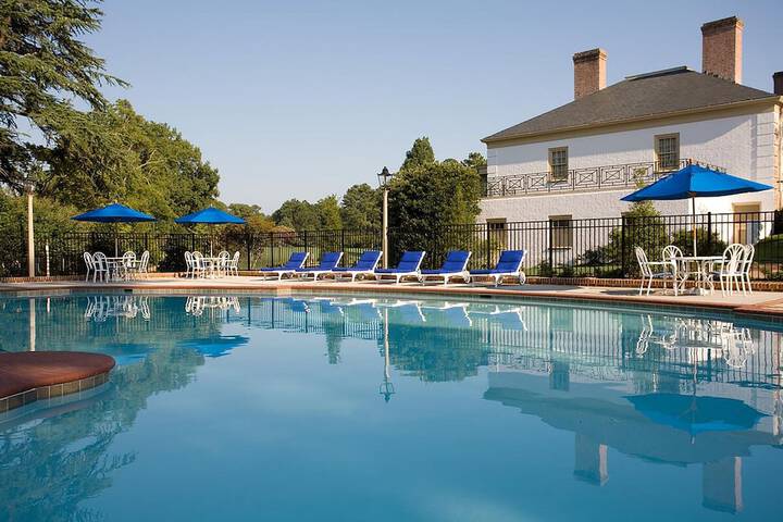 Williamsburg Lodge Autograph Collection