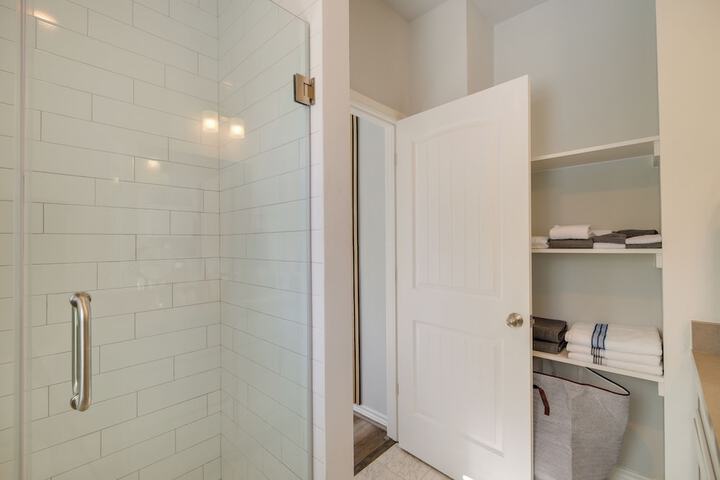 South Houston Townhome w / Patio & Gas Grill!