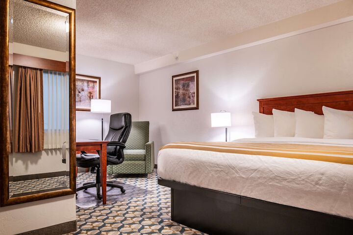 Room 11 of 28