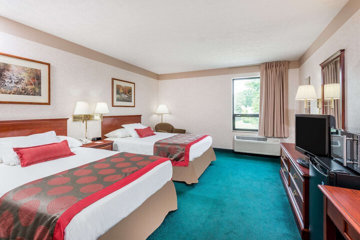 Room 11 of 28