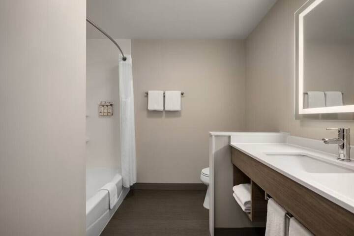 Holiday Inn Express & Suites Courtenay - Comox by IHG