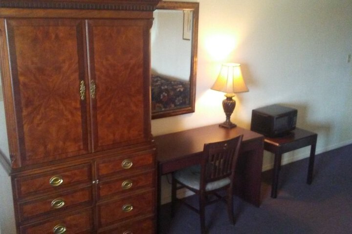 Room 9 of 15