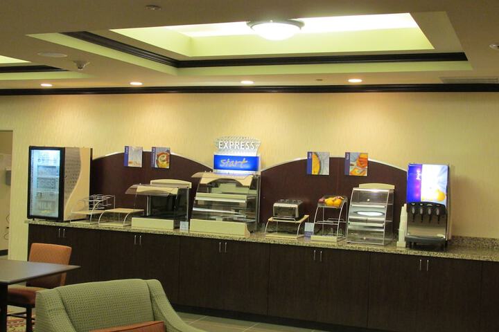 Holiday Inn Express & Suites Wheeling by IHG