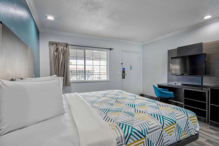 Room 16 of 35