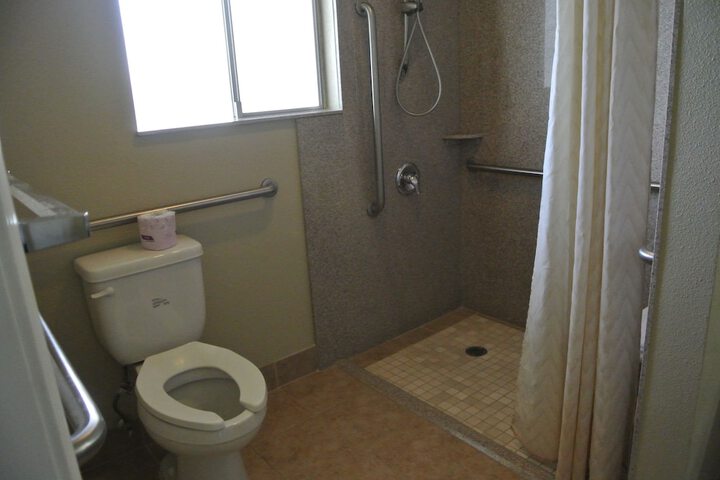 Vino Inn & Suites