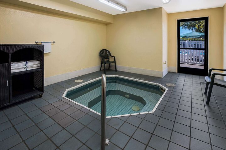 Pool 4 of 31