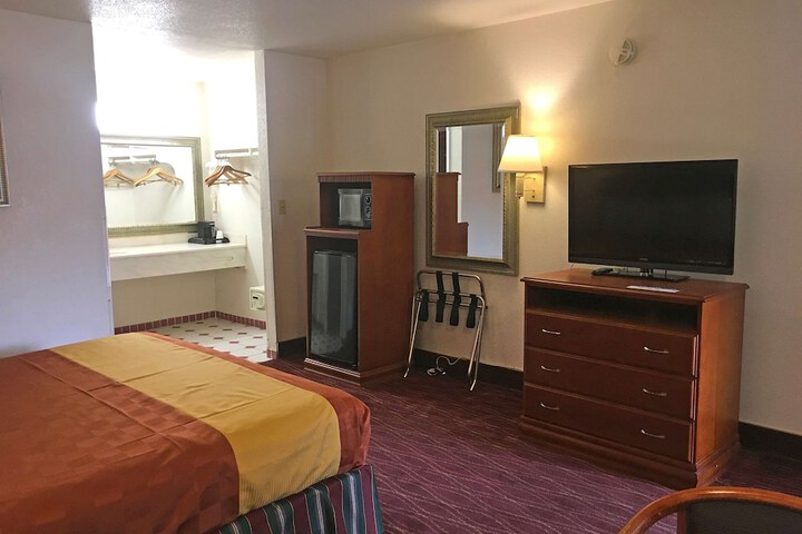 Room 5 of 5