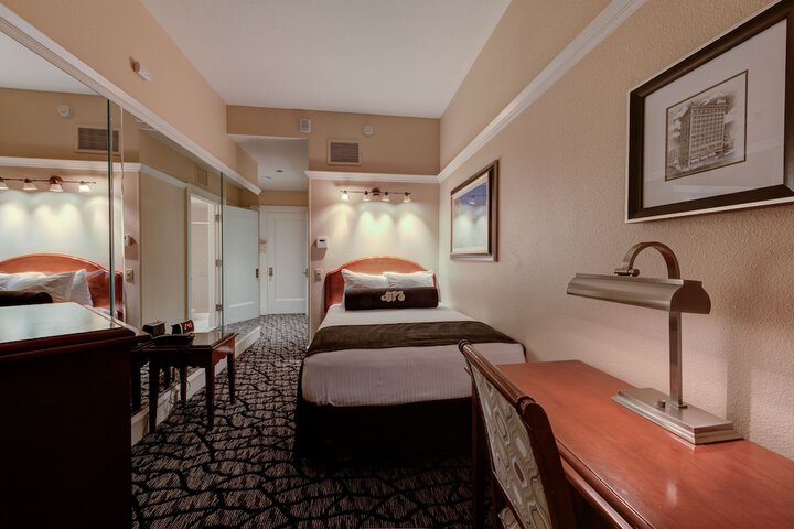 Room 45 of 82