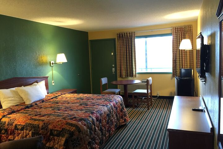 Room 15 of 33
