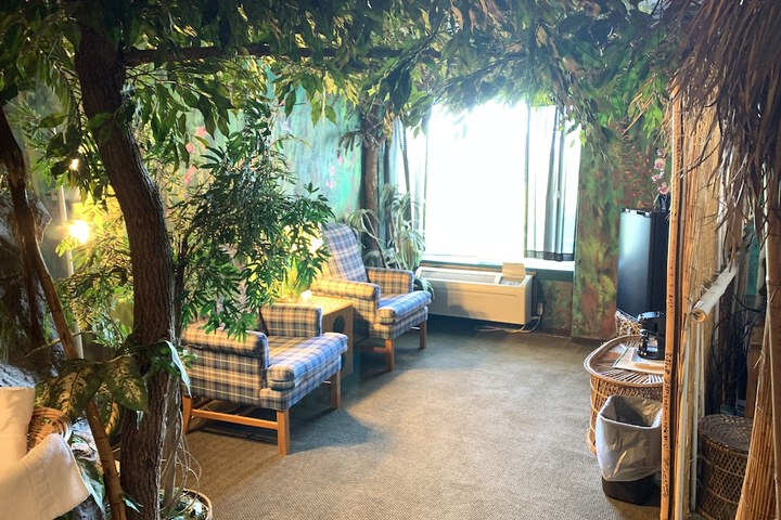 Room 222 of 334