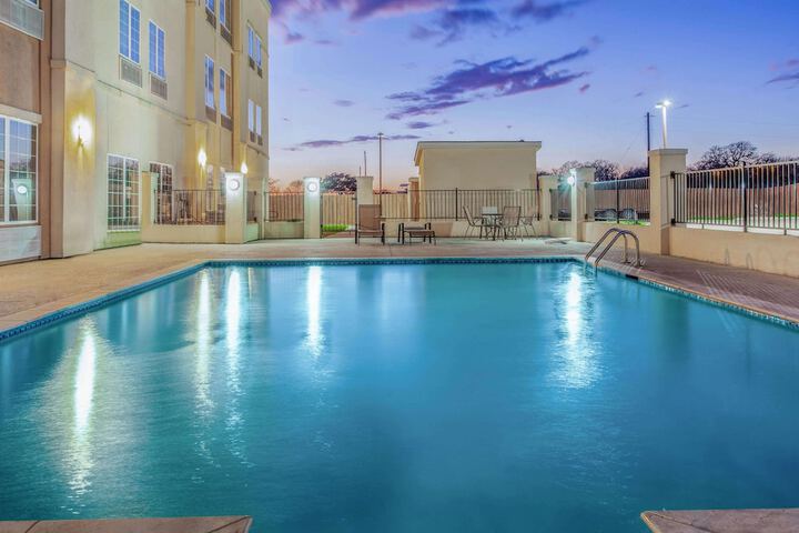 Pool 6 of 30