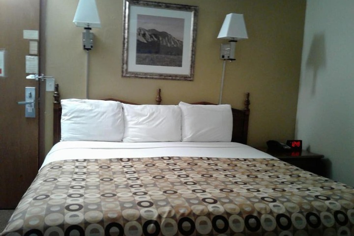 Room 14 of 30