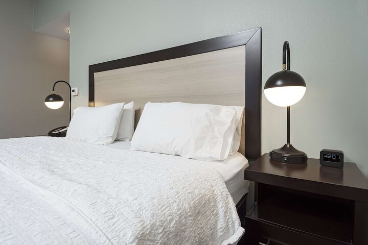 Hampton Inn & Suites Raleigh Downtown