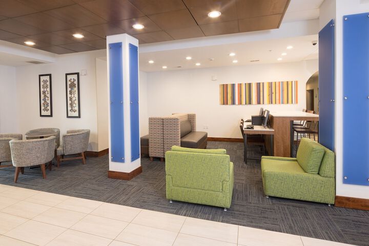 Holiday Inn Express Hotel & Suites Detroit - Utica by IHG