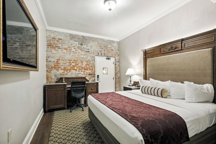 Room 8 of 18