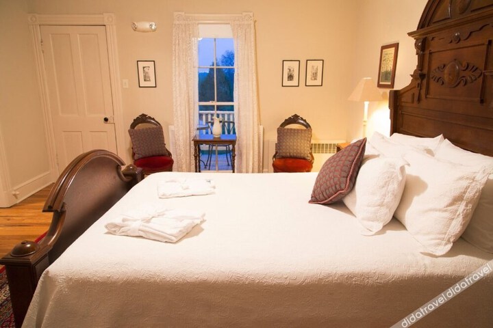 Inn at Stone Manor