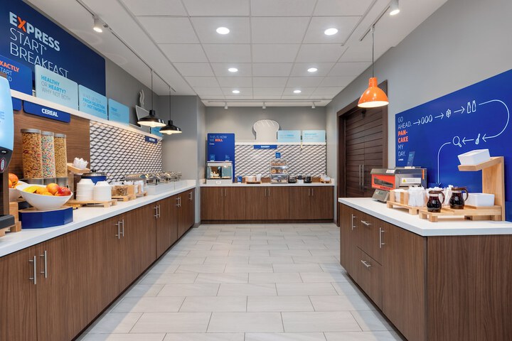 Holiday Inn Express & Suites Stevensville Benton Harbor by IHG