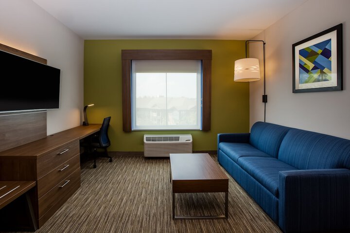 Room 11 of 36