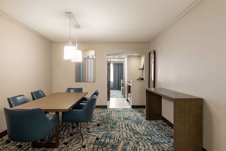 Room 52 of 108
