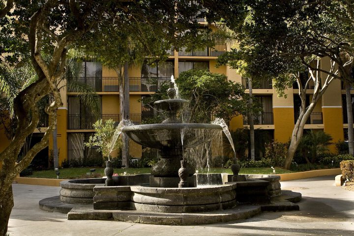 Hotel Exterior 31 of 33