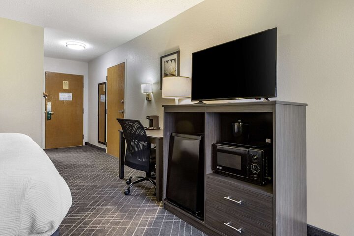 Room 18 of 33
