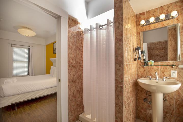 Room 53 of 120