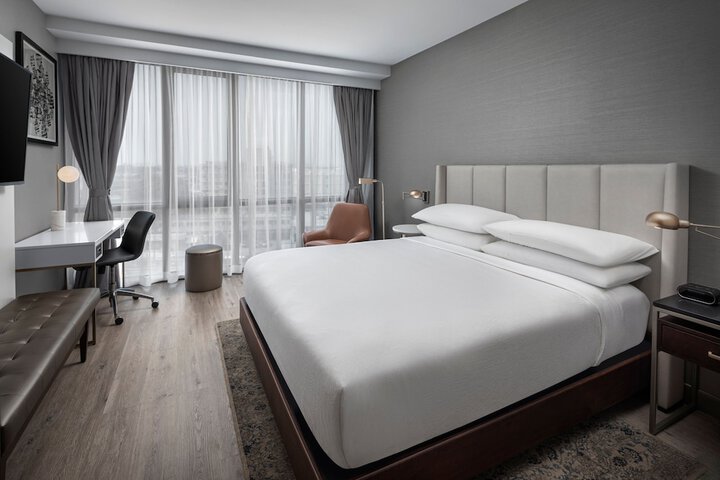Room 11 of 27