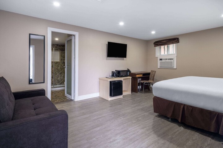 Room 37 of 42