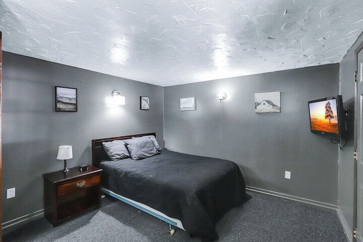 Room 13 of 18