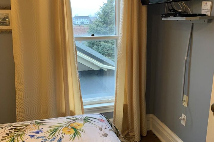 Room 37 of 61