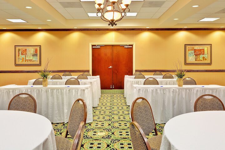 Holiday Inn Express & Suites Millington by IHG