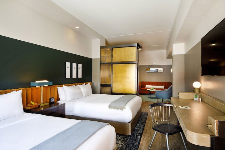 Room 25 of 106