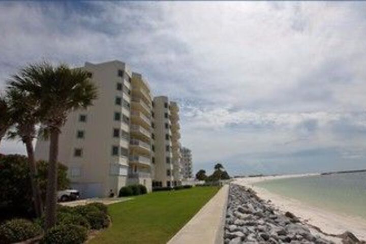 Waterview Towers Yacht Club by Holiday Isle